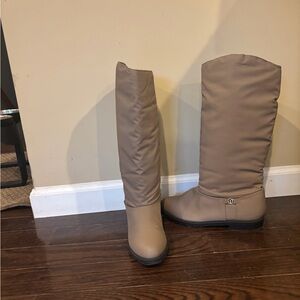 Etienne Aigner Black and Tan Winter Storm 2